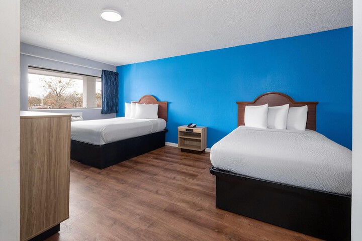 Super 8 by Wyndham Portsmouth - Norfolk
