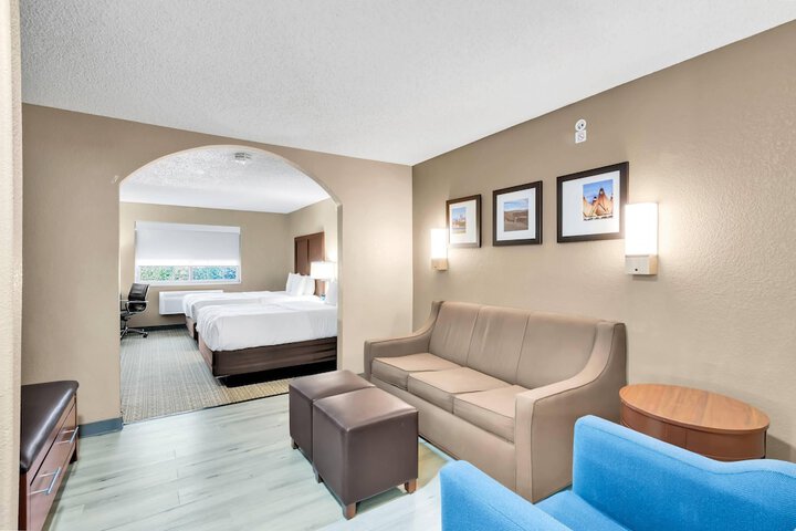 Comfort Suites Lakewood - Denver