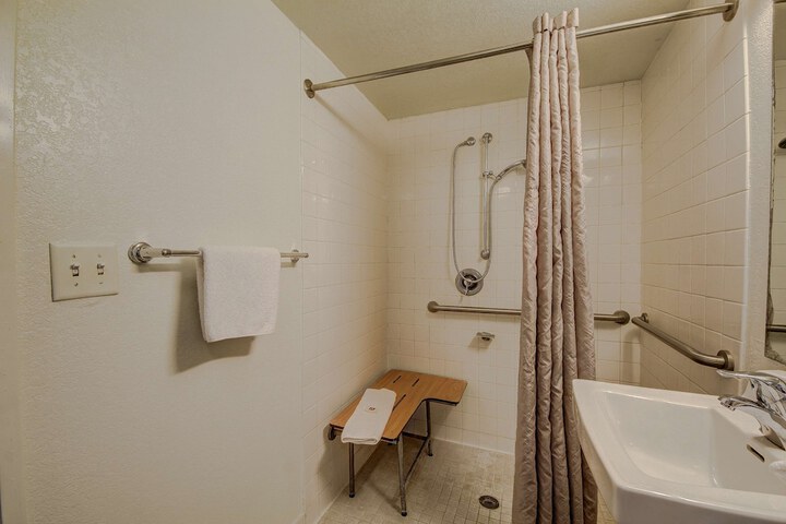 Room 26 of 37