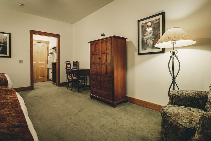 Room 60 of 136