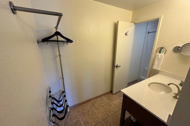 Room 32 of 64
