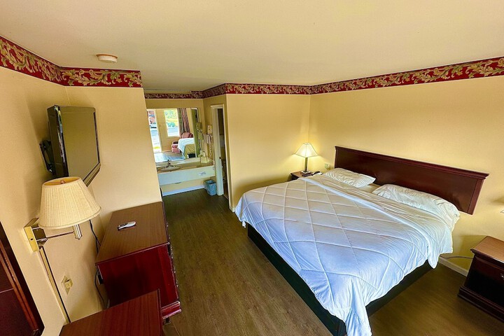 Room 4 of 9