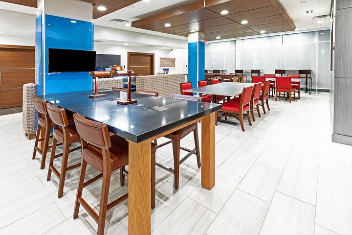 Holiday Inn Express & Suites Stafford NW - Sugar Land by IHG