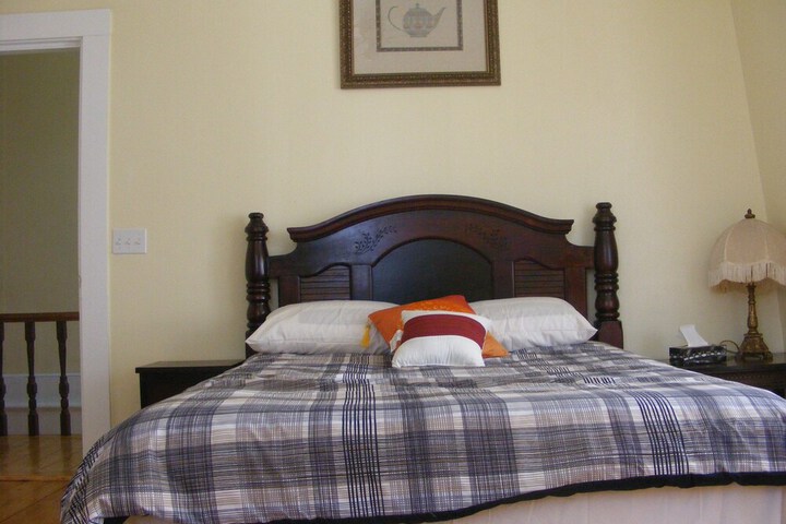 Elevate Rooms at 66 Montague