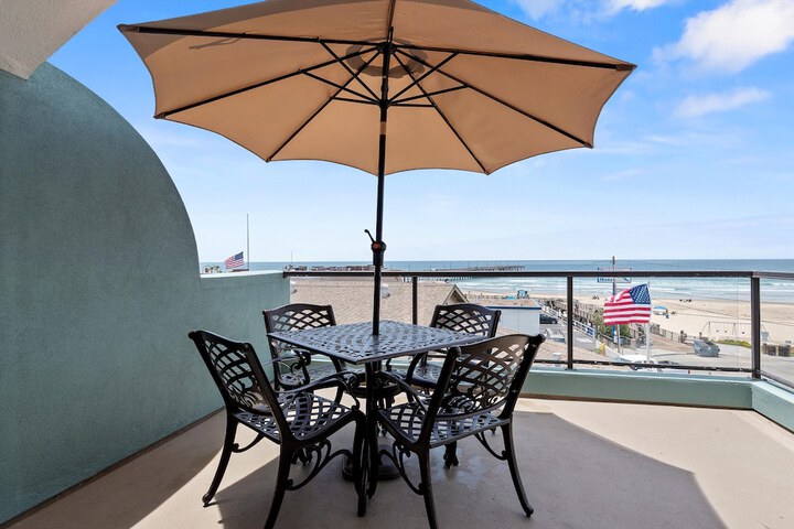 Beach House Inn & Suites
