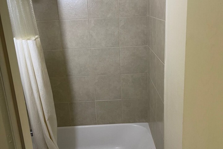 Room 25 of 33