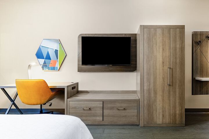 Room 33 of 64