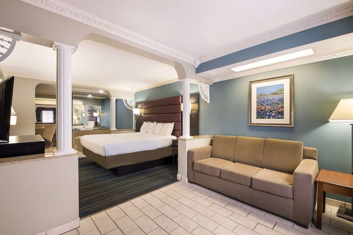 Room 15 of 31