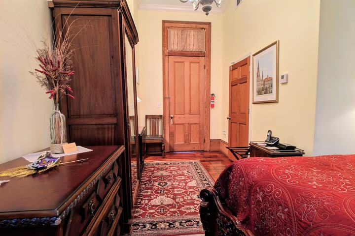 Room 43 of 93