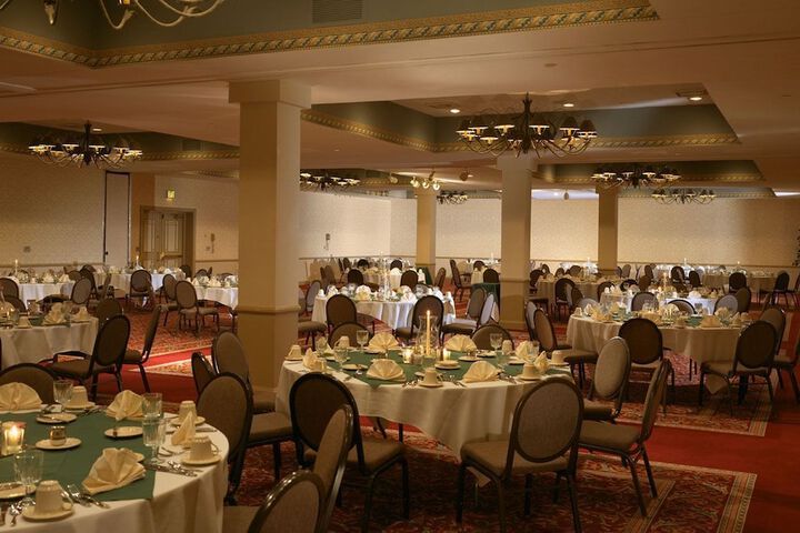Ballroom/Hall 25 of 32