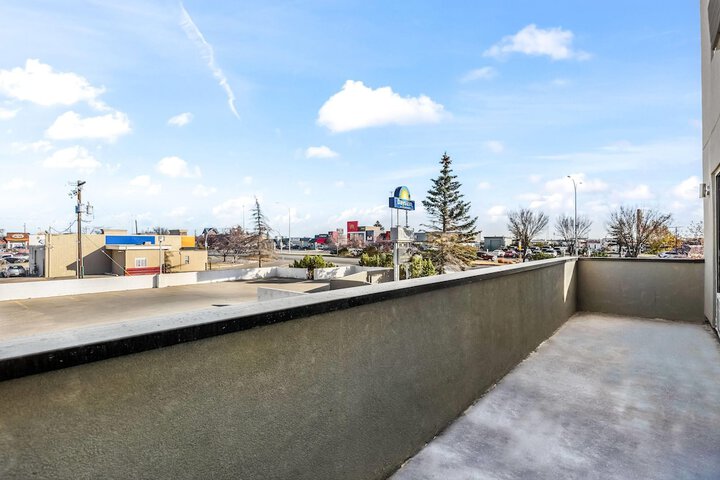 Days Inn by Wyndham Airdrie
