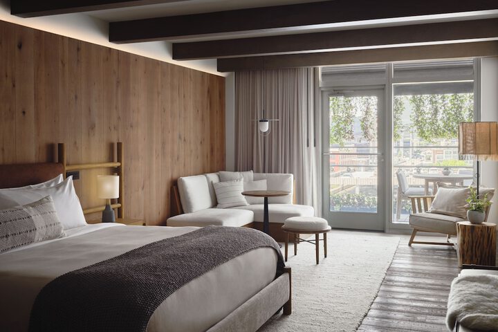 Room 33 of 67