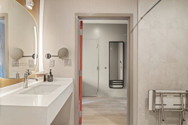 Hotel Indigo Baton Rouge Downtown by IHG