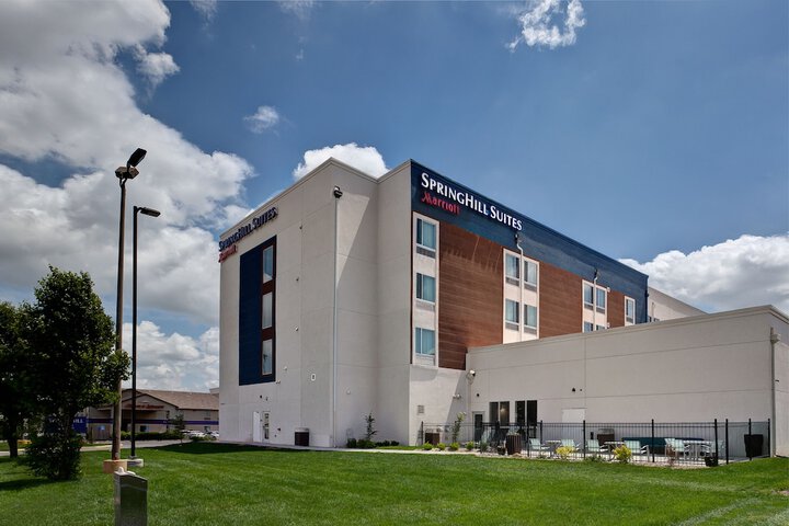 Hotel 2 of 42