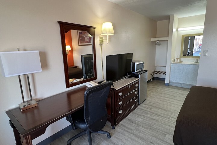 Room 6 of 7