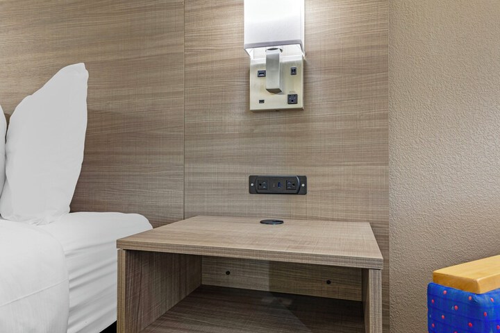 Red Roof Inn & Suites Philadelphia - Bellmawr