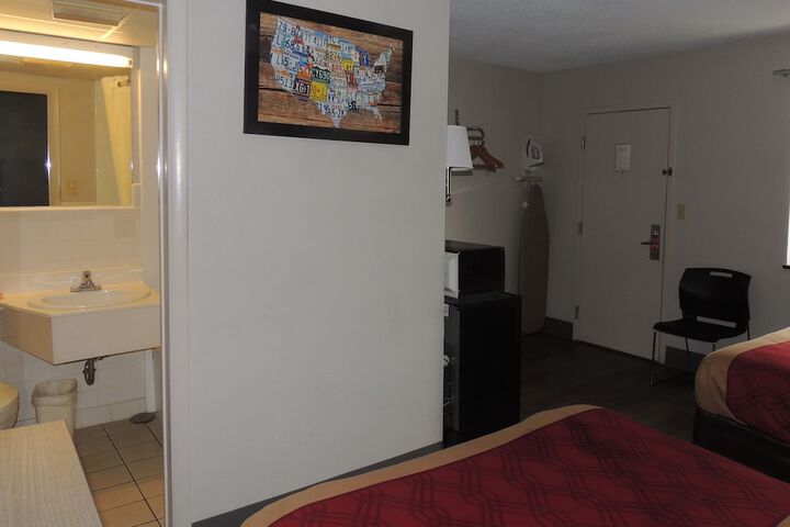 Room 22 of 38