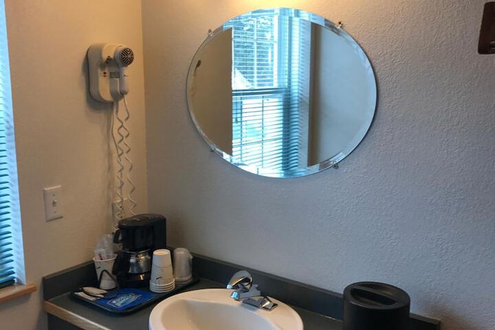 Room 11 of 23