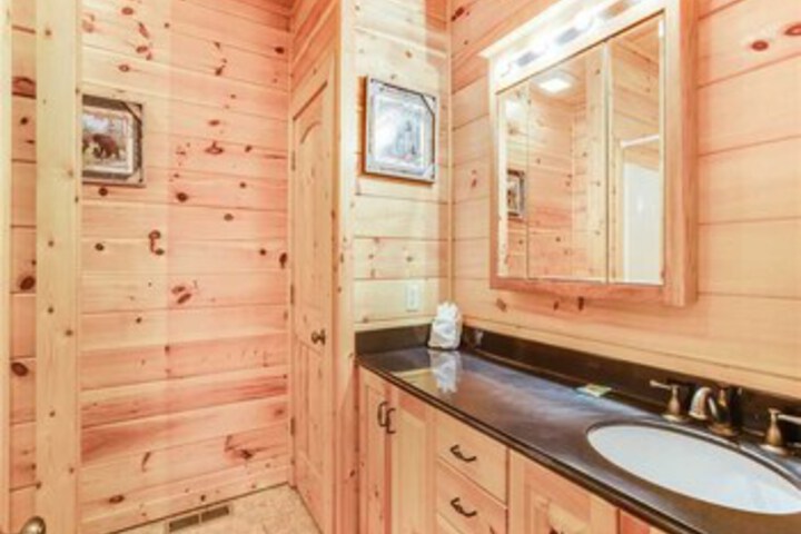 Big Bear Lodge Five Bedroom Home