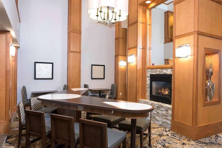 Homewood Suites by Hilton Indianapolis-Airport / Plainfield