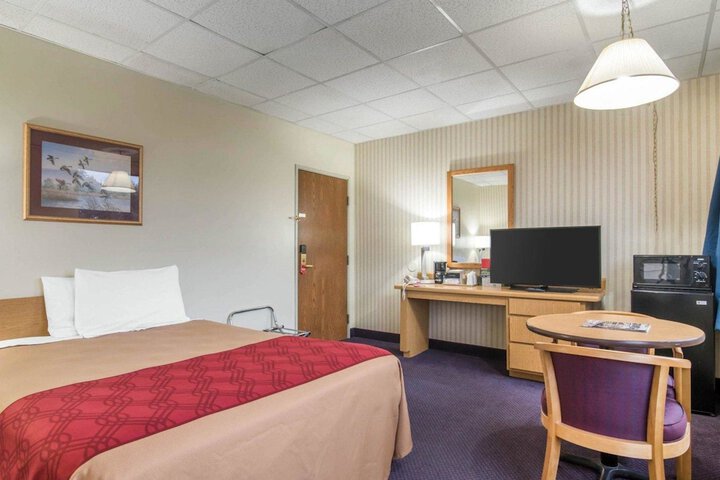 Room 11 of 25