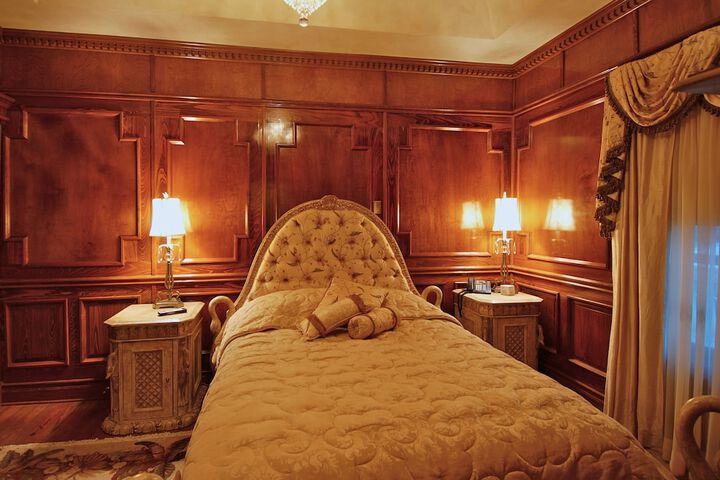 Room 27 of 34