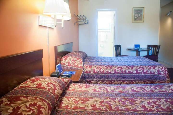 NASSAU HOLIDAY MOTEL