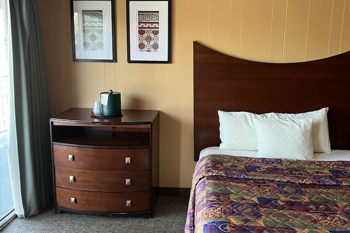 Room 88 of 443
