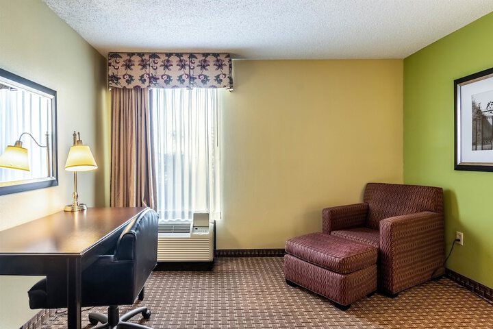 Room 33 of 38