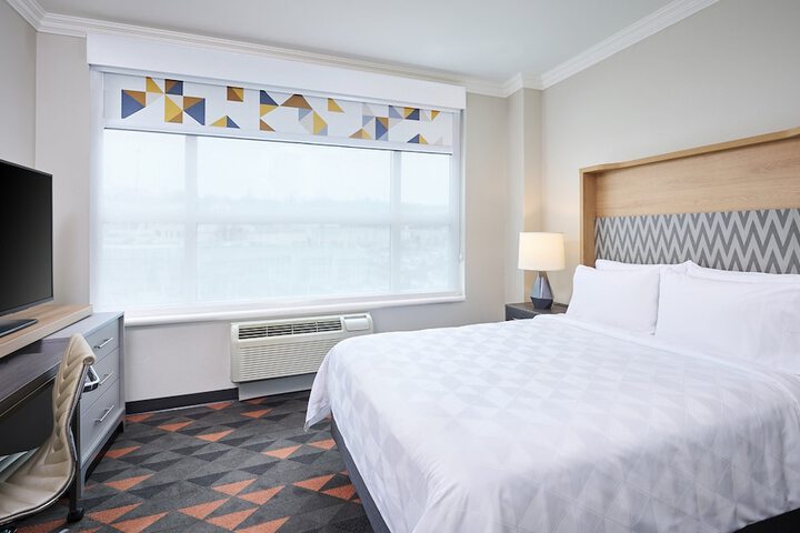Holiday Inn Hotel & Suites Oakville at Bronte by IHG