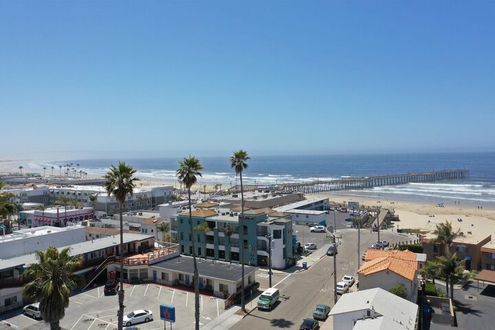 Beach House Inn & Suites