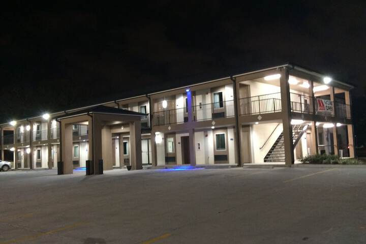 Paradise Inn & Suites