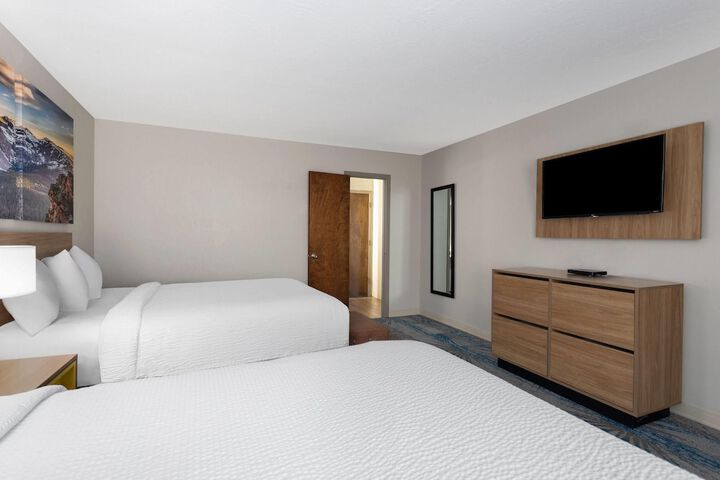 Days Inn and Suites by Wyndham Downtown Missoula-University