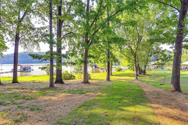 Waterfront Wheeler Lake Home w / Furnished Deck