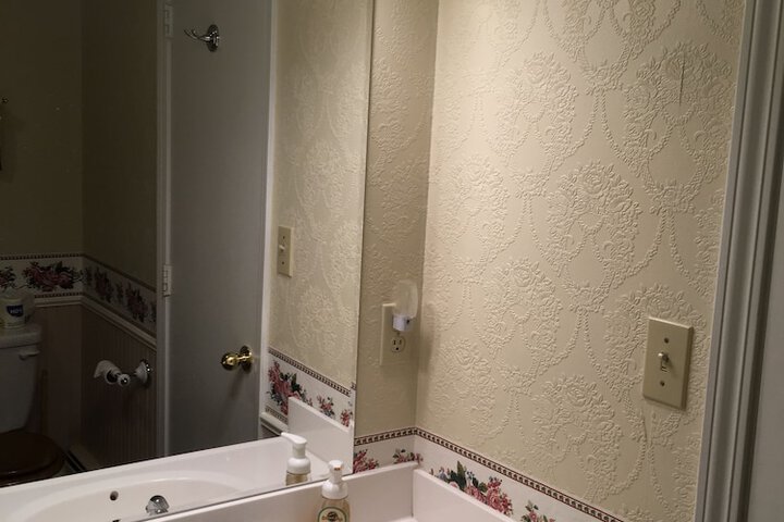 Room 104 of 223