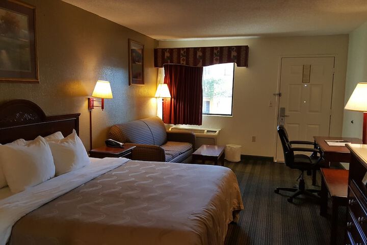 Room 32 of 44