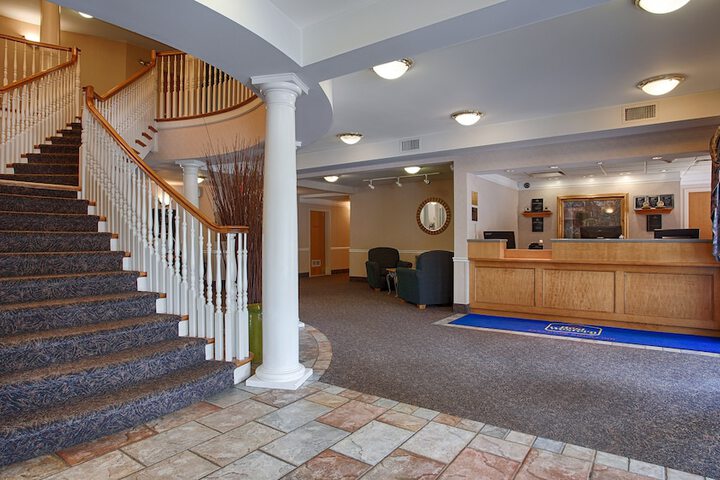Best Western Plus Executive Court Inn & Conference Center