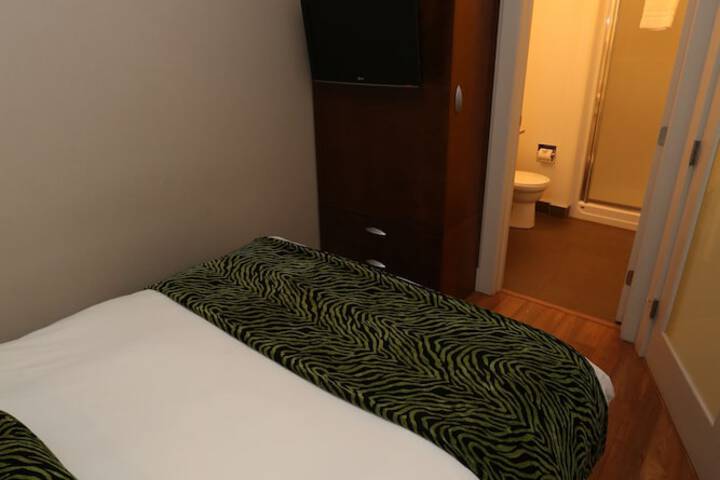 Room 17 of 25