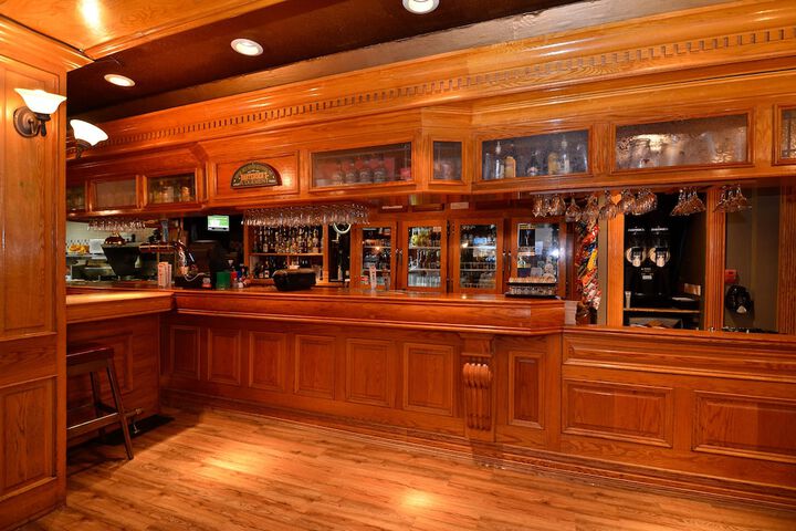 Lounge 80 of 100