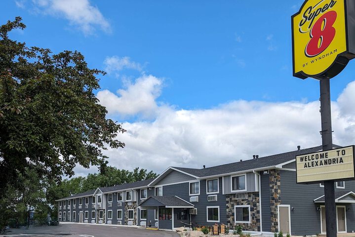 Super 8 by Wyndham Alexandria MN