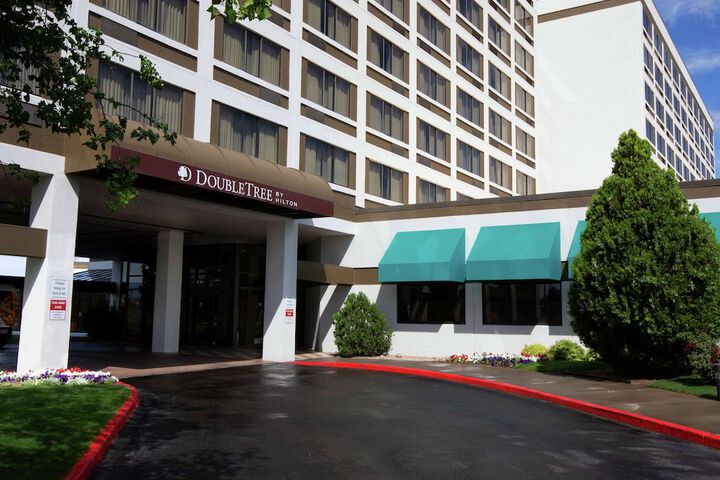 Hotel 4 of 104