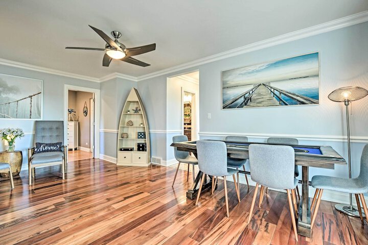 Lakefront Home w / Game Room Theater & Dock!