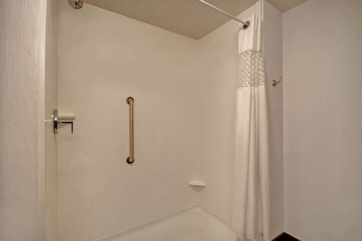 Room 28 of 49