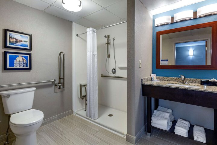 Room 15 of 33