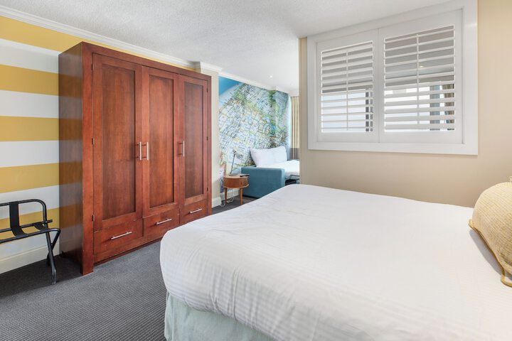 Room 33 of 70