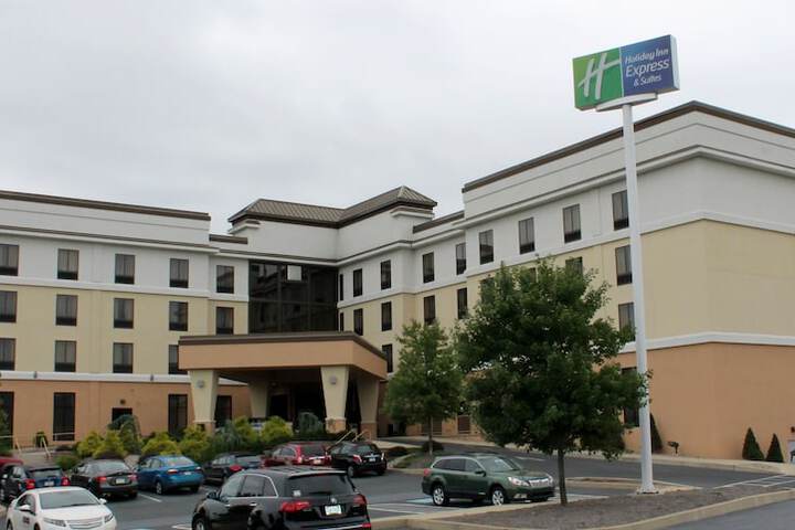 Holiday Inn Express Hotel & Suites Harrisburg West by IHG