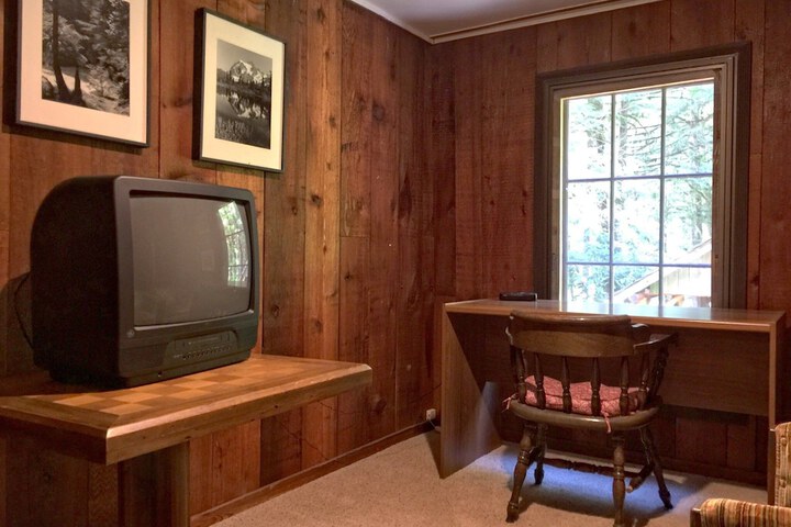 84SW - Sauna - Soaker Tub - Fireplace - Sleeps 6
