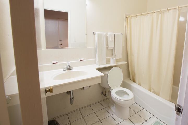 Room 8 of 19