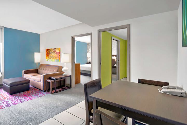 Room 13 of 37