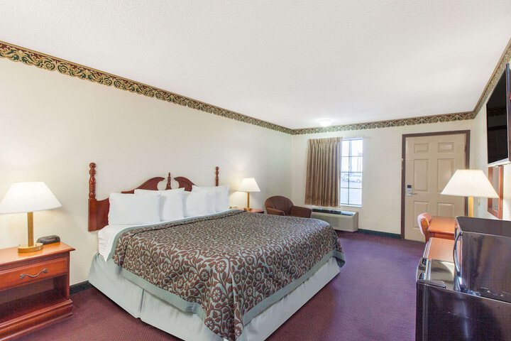 Room 4 of 14